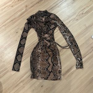 Fashion Nova snake skin print body con dress! Front tie detail!